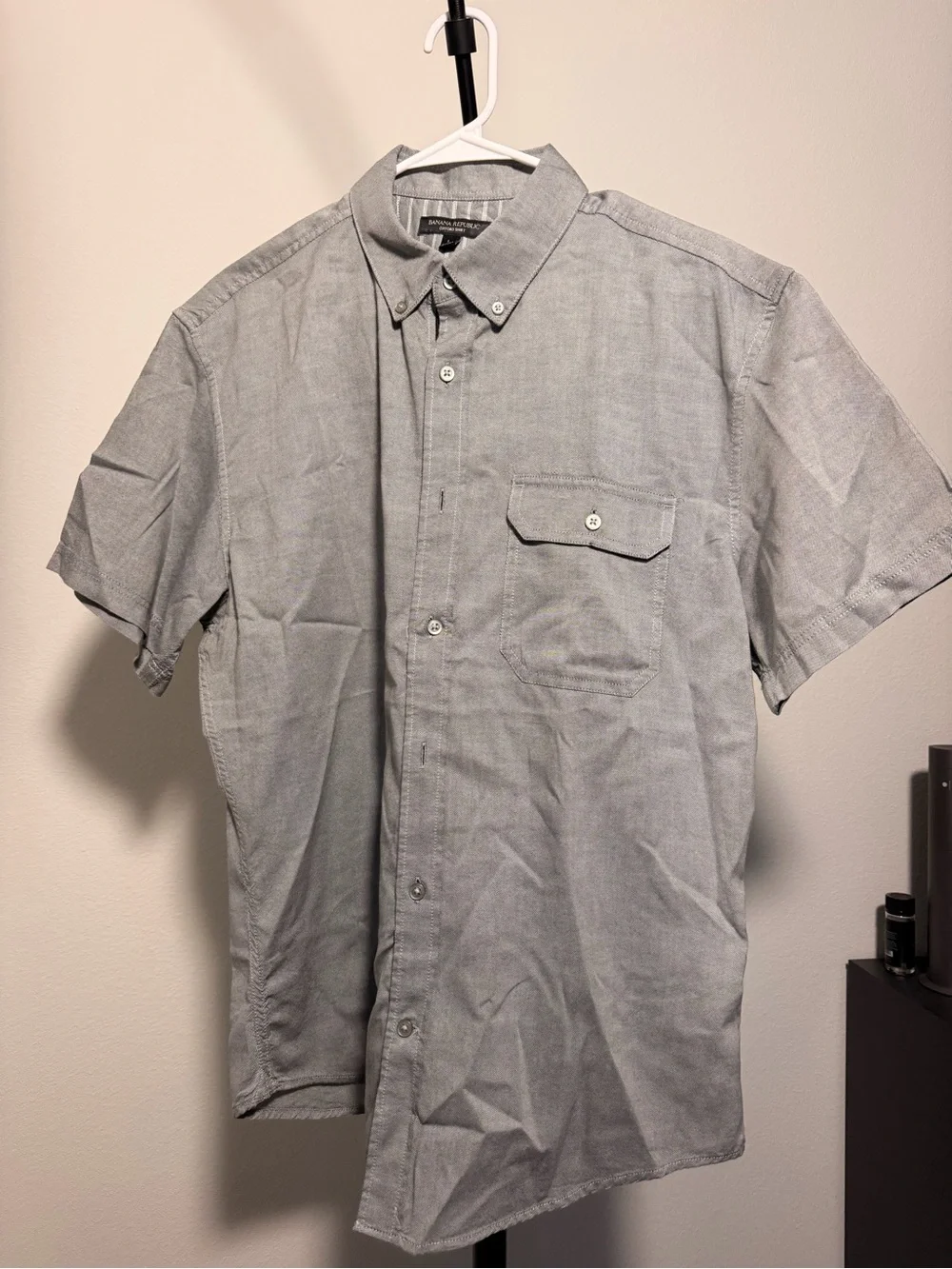 Banana Republic Men's Light Gray Button-Down Oxford Shirt
